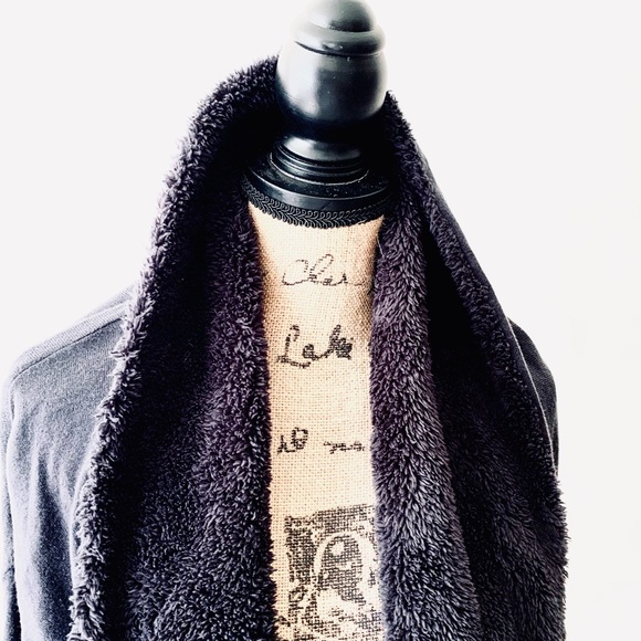 GapBody Cozy Yoga Sweater or Wrap With Faux Fur Trim - Picture 4 of 7